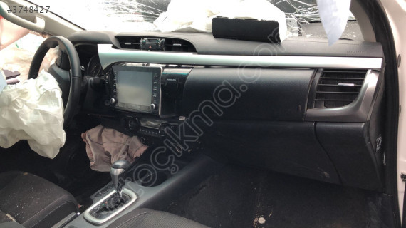 TOYOTA HİLUX 2020-2023 KOMPLE GÖĞÜS