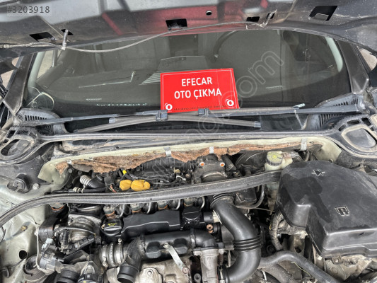 Peugeot 407 ön cam ızgarası