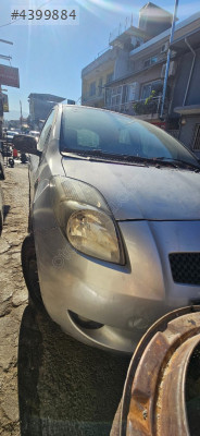 Toyota Yaris sağ ön far