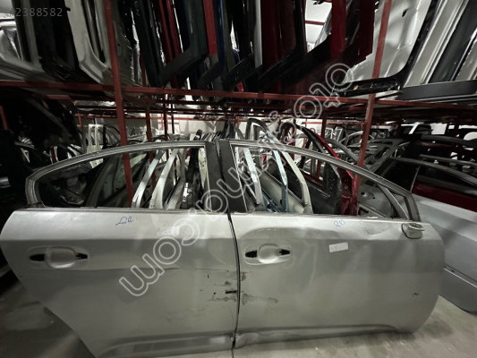 TOYOTA AVENSİS ÇIKMA ORJİNAL SAĞ ÖN ARKA KAPI