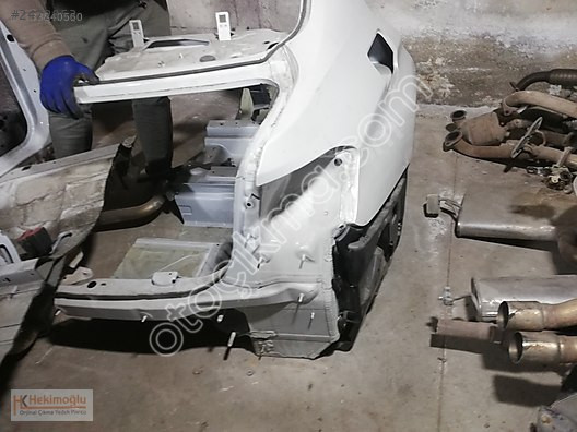 Beyaz BMW 3 Serisi F30 Sağ Arka Şasi Çeyrek Kupa Sedefli