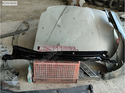 Toyota Corolla 2013-2018 ön cam ızgarası orijinal