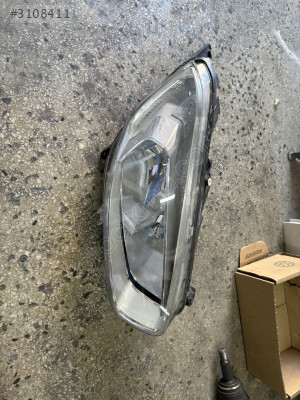 Courier sağ far