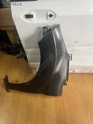 Ford Fiesta sol ön çamurluk