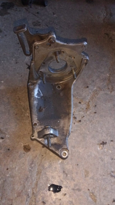 Citroen c15 1.9 mazot pompa bağlantı ayağı braket