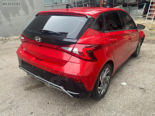 HYUNDAİ İ20 SAĞ ARKA ÇAMURLUK 2021/2024