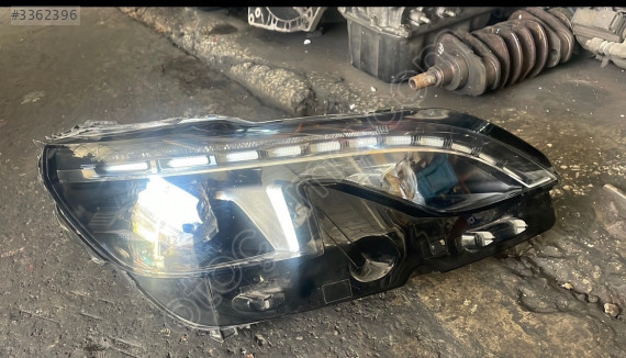 Peugeot 3008 sağ ön ön far