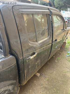 Nissan Navara sağ arka kapı