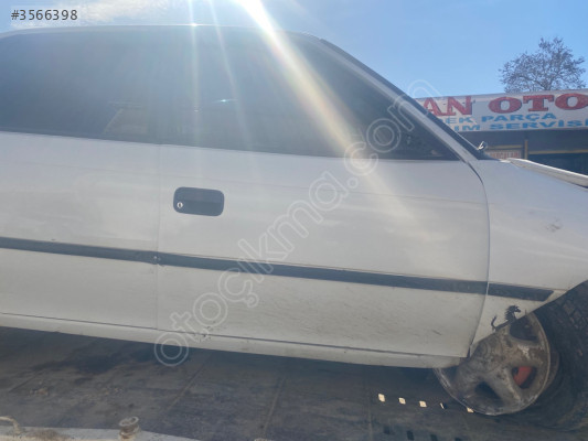 Opel astra F sağ ön kapı
