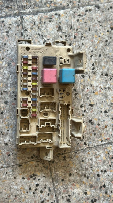 04-07 TOYOTA AVENSİS T250 KASA 2.0 SİGORTA TABLASI 82641 05020 A