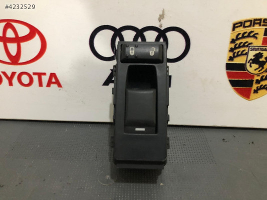 CHRYSLER 300 C SAĞ ÖN CAM DÜĞMESİ ORJİNAL