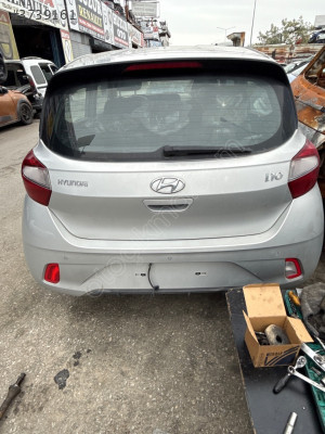 Hyundai i 10 2023 model dolu bagaj kapağı