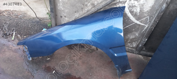 Mazda 323 sedan sol ön çamurluk