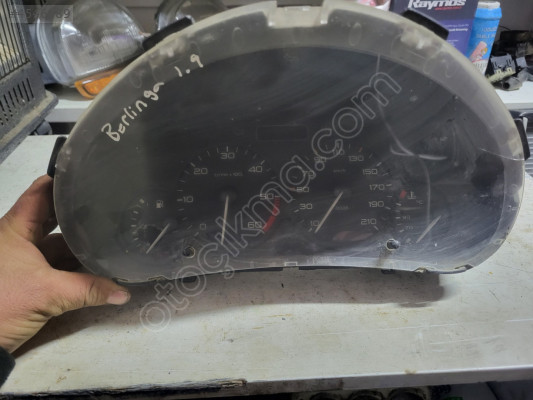 Citroen berlingo 1.9 km saati