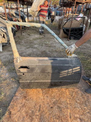 Renault r9 broadway sağ ön kapı