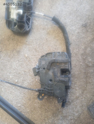 Renault Fluence sağ ön kapı kilidi 805027131R