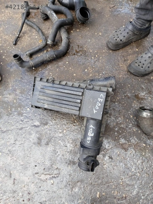 VOLKSWAGEN CADDY HAVA FİLTRESİ  KUTUSU