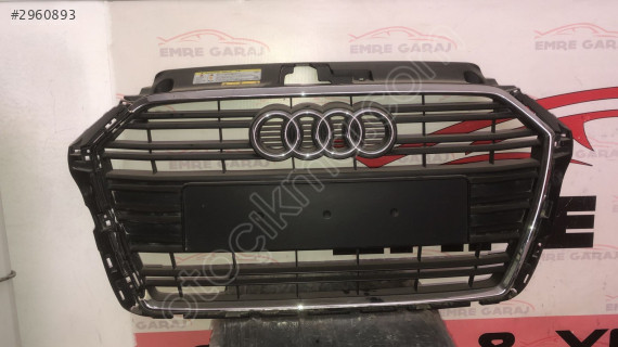 8V3853651AA Audi A3 Ön Panjur (Piano Black-Büyük Plakalı Or)