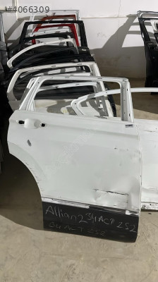 VOLKSWAGEN tiguan 16 24 sağ arka kapı ufak hasarlı