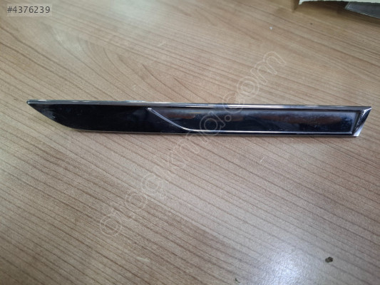 Megan 4 faz 2 ön çamurluk çıta sol nikalajli