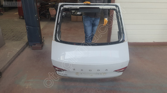 Skoda  süper b3 arka bagaj sefalılar oto cikma