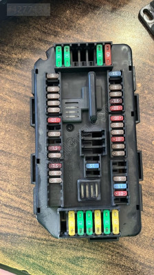 BMW F30 ÖN SİGORTA KUTUSU OTO FEDAİ