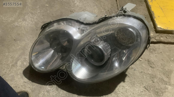 W203 Mercedes C Serisi Sol Ön Far Çıkma Parçası