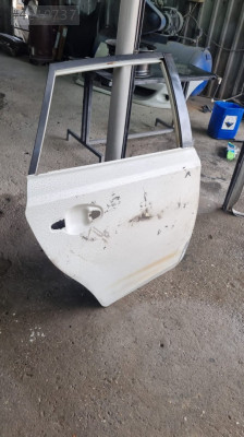 Toyota auris 2016 model sag arka kapi