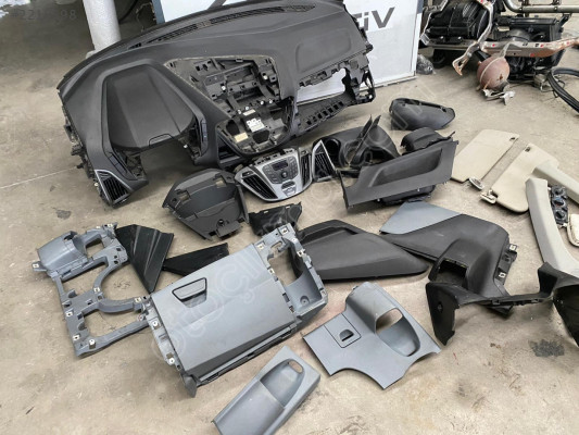FORD CUSTOM 2.2 KOMPLE GÖĞÜS PARÇALARI ÇIKMA