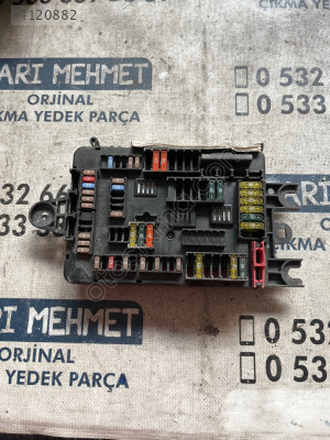 ÇIKMA BMW F20 9337881 01 933788101 SİGORTA KUTUSU