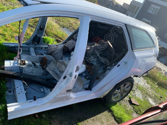 TOYOTA AURİS SOL ARKA ÇAMURLUK ORJİNAL ÇIKMA