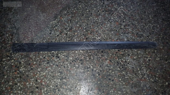 2008-2012 Peugeot 308 sağ ön kapı çıtası