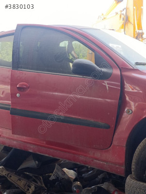 Peugeot 206 sağ ön kapı