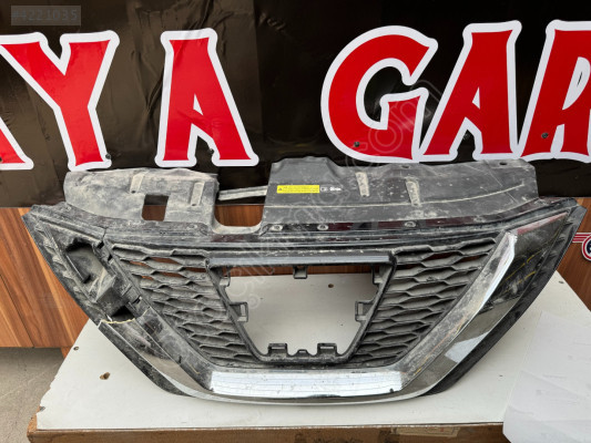 2017-2020 Nissan Qashqai Ön Panjur Arması - 2. Kasa