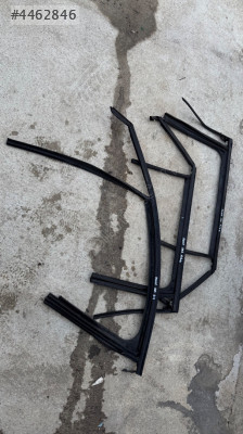 Peugeot 2008 ön kapı cam fitili