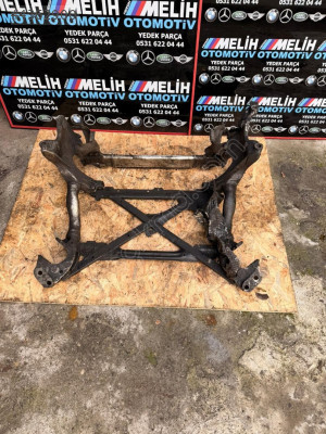 AUİDİ A4 ÇIKMA ÖN TRAVERS 8K0423401