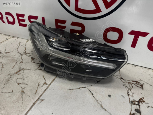 Volvo xc40 sağ ön far (çıkma)