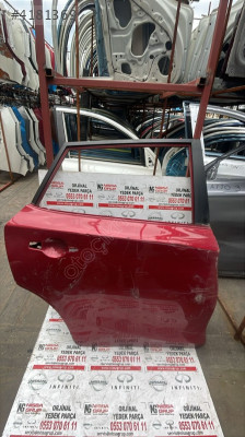 NİSSAN PULSAR SAĞ ARKA KAPI ÇIKMA YEDEK PARÇA