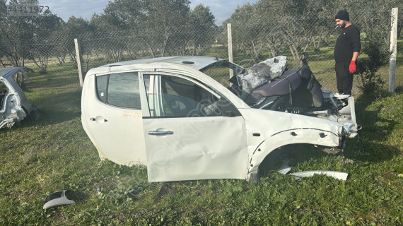 MITSUBİSHİ L200 ÇIKMA ORJİNAL SAĞ ÖN KAPI YEDEK PARÇALARI