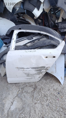 Octavia sol arka kapı