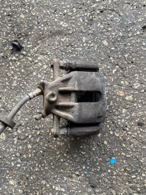 Renault Clio 4 orijinal sağ ön fren merkezi