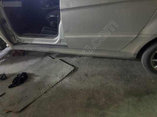 W245 b180 cdi sol Marşpiyel plastiği