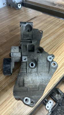 8200669494 Renault Dacia 1.5 Dci Alternatör Suportu