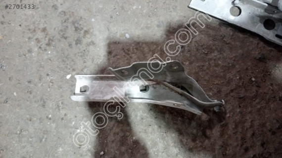 Audi Q2 kaput menteşesi çıkma