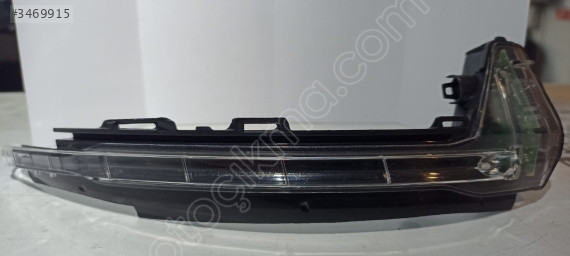 8X0949102 AUDİ A1 AYNA SİNYALİ R