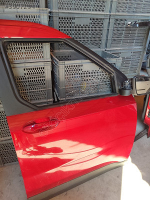 Ford Tourneo Courier Sağ Ön Kapı Dolu Hatasız kırmızı