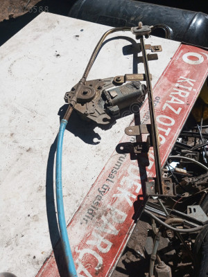 Fiat Tempra sağ arka cam krikosu