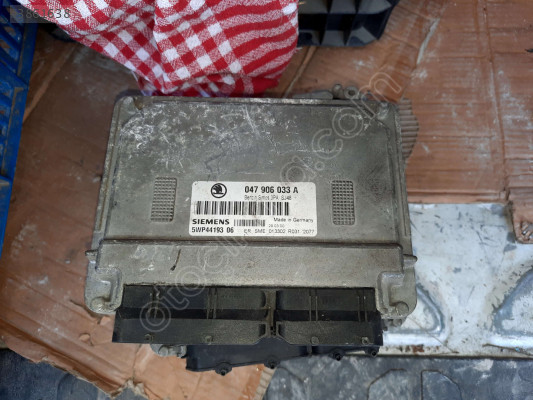 Skoda Fabia motor beyni - 047906033A - 5WP4419306
