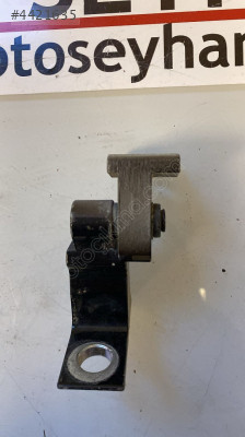 8K0831402B Skoda Octavia arka sağ kapı üst menteşesi