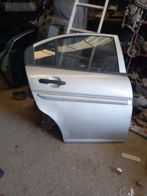 Hyundai Accent Era arka kapı dolu hatasız